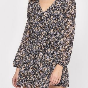 2 for 20 💣Dynamite floral long sleeved dress